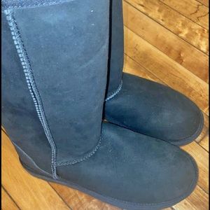 Classic Tall Women’s UGG’s size 9 in black